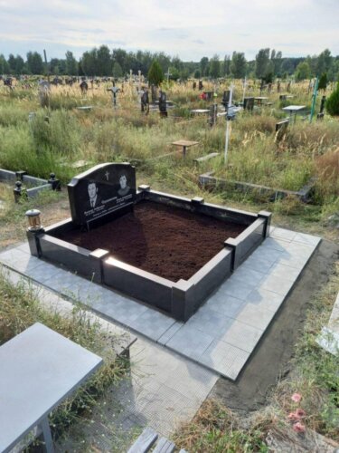 Двойные памятники