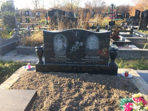 Двойные памятники