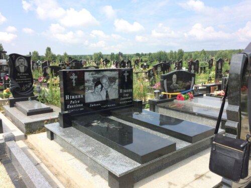 Двойные памятники