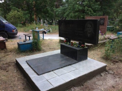 Двойные памятники